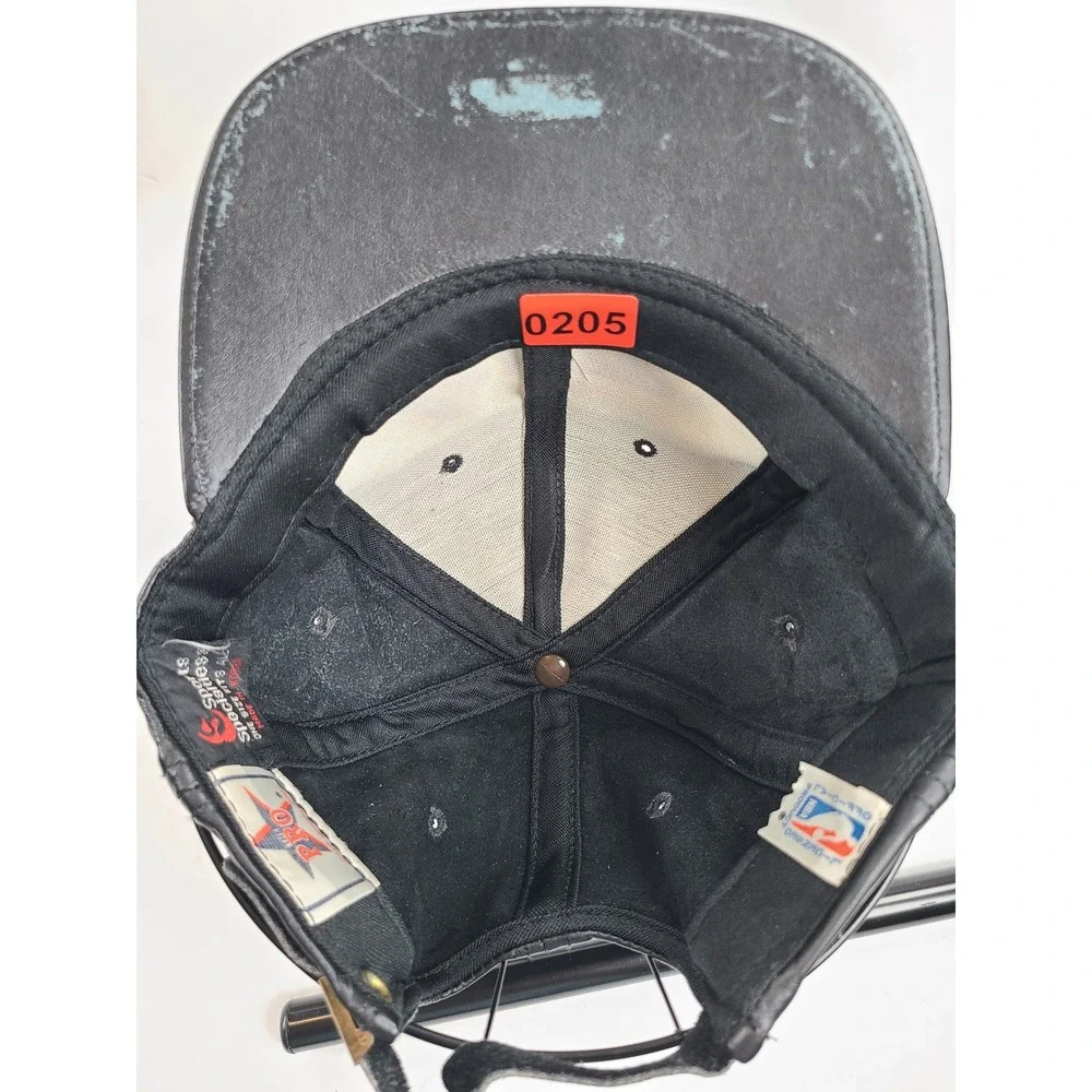 Vintage Sports Specialties Los Angeles Lakers Black Faux Leather Strapback‎ Hat